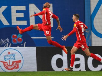 Wurde beim FCK-Sieg in Rostock rassistisch beleidigt: Terrence Boyd (l). Wurde beim FCK-Sieg in Rostock rassistisch beleidigt: Terrence Boyd (l).
