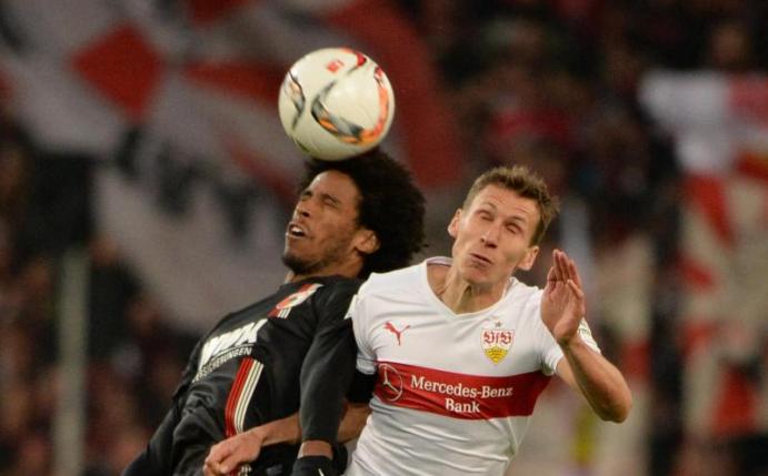 Die beiden abstiegsbedrohten VfB Stuttgart und FC Augsburg treffen am 30. Spieltag aufeinander. Foto: Marijan Murat