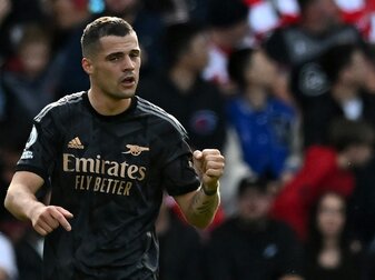 Premier League: Spitzenreiter Arsenal büßt an Vorsprung ein Premier League: Spitzenreiter Arsenal büßt an Vorsprung ein