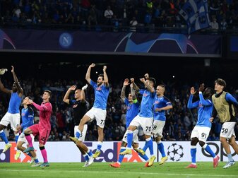 Napoli behauptet Vorsprung Napoli behauptet Vorsprung