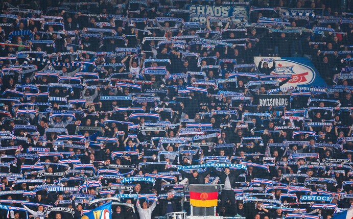 Aus dem Hansa-Fanblock heraus wurde Terrence Boyd vom 1. FC Kaiserslautern rassistisch beleidigt.