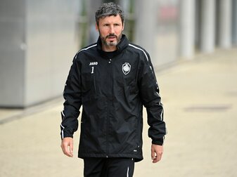 Ist einem bewaffneten Überfall entkommen: Mark van Bommel, Trainer vom FC Royal Antwerpen. Ist einem bewaffneten Überfall entkommen: Mark van Bommel, Trainer vom FC Royal Antwerpen.