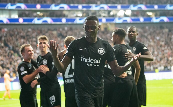 Frankfurts Randal Kolo Muani feiert sein Tor zum 2:1.