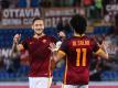 Francesco Totti (l) erzielte den Siegtreffer für den AS Rom. Foto: Alessandro Di Meo