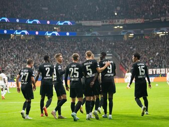 Frankfurts Spieler nach dem 2:1 gegen Olympique Marseille. Frankfurts Spieler nach dem 2:1 gegen Olympique Marseille.