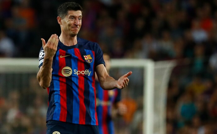 Frustriert: Für Robert Lewandowski gab es mit dem FC Barcelona gegen Bayern nichts zu holen.