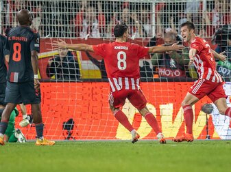 Berlins Robin Knoche (r) jubelt nach seinem Treffer zum 1:0 mit Rani Khedira. Berlins Robin Knoche (r) jubelt nach seinem Treffer zum 1:0 mit Rani Khedira.
