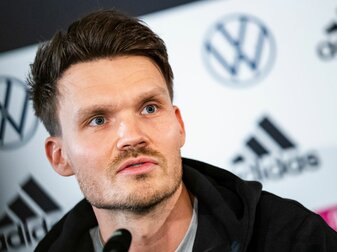 Assistenztrainer Danny Röhl nimmt an einer Pressekonferenz teil. Assistenztrainer Danny Röhl nimmt an einer Pressekonferenz teil.