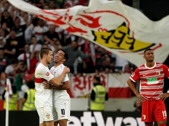 Waldemar Anton (l) schoss Stuttgart in der Nachspielzeit zum Sieg. Waldemar Anton (l) schoss Stuttgart in der Nachspielzeit zum Sieg.