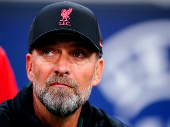 Sorgt sich über den Abstand zu den Europapokalplätzen des FC Liverpool: Trainer Jürgen Klopp. Sorgt sich über den Abstand zu den Europapokalplätzen des FC Liverpool: Trainer Jürgen Klopp.