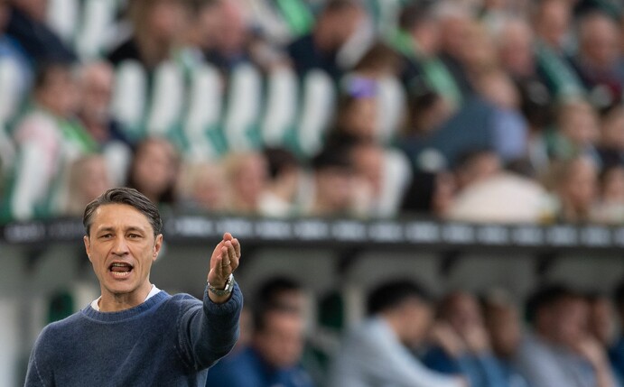 Wolfsburgs Trainer Niko Kovac gestikuliert während des Spiels gegen den VfL Bochum.
