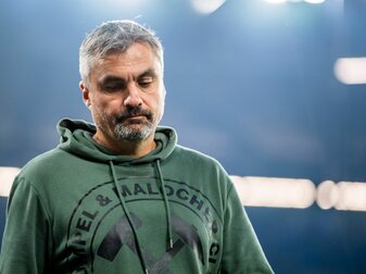 Schalkes Trainer Thomas Reis hat eine schwere Aufgabe übernommen. Schalkes Trainer Thomas Reis hat eine schwere Aufgabe übernommen.