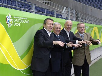 Das damalige Präsidium des OK für WM 2006 (l-r): Wolfgang Niersbach, Theo Zwanziger, Franz Beckenbauer und Horst R. Schmidt. Das damalige Präsidium des OK für WM 2006 (l-r): Wolfgang Niersbach, Theo Zwanziger, Franz Beckenbauer und Horst R. Schmidt.