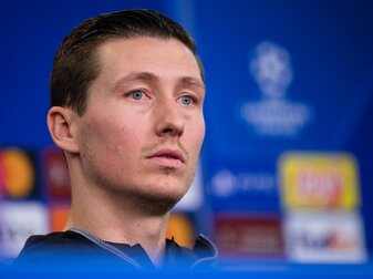 Brügges Hans Vanaken spricht während einer Pressekonferenz. Brügges Hans Vanaken spricht während einer Pressekonferenz.