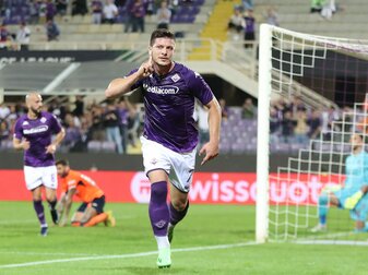 'Schnäppchen' Jovic blüht bei der AC Florenz auf. Foto: Gabriele Maltinti/Getty Images 'Schnäppchen' Jovic blüht bei der AC Florenz auf. Foto: Gabriele Maltinti/Getty Images