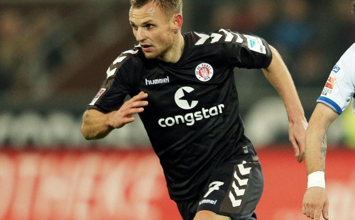 Bernd Nehrig spielt auch in Zukunft für den FC St. Pauli (Quelle: SID-IMAGES/PIXATHLON)
<br>
<br>
<br>© 2016 SID