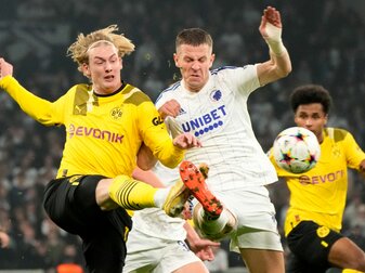 Julian Brandt (l) im Zweikampf mit Denis Vavro. Julian Brandt (l) im Zweikampf mit Denis Vavro.