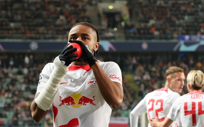 Sorgt mit seinem Ballon-Jubel gegen Donezk für Aufsehen: Christopher Nkunku bläst nach seinem ersten Tor einen Luftballon auf.