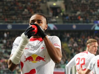 Sorgt mit seinem Ballon-Jubel gegen Donezk für Aufsehen: Christopher Nkunku bläst nach seinem ersten Tor einen Luftballon auf. Sorgt mit seinem Ballon-Jubel gegen Donezk für Aufsehen: Christopher Nkunku bläst nach seinem ersten Tor einen Luftballon auf.