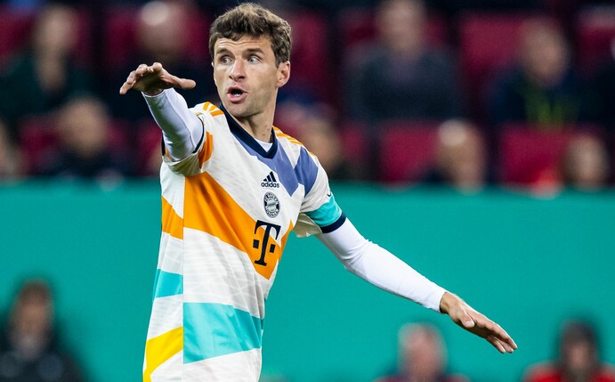 Thomas Müller wird verletzungsbedingt ein paar Bundesliga-Spiele aussetzen müssen, seine WM-Teilnahme ist aber nicht gefährdet.