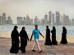 Doha ist einer der Austragungsorte der WM in Katar. Einem Bericht zufolge bezahlt der Staat bestimmten Fans eine Reise ins Land.