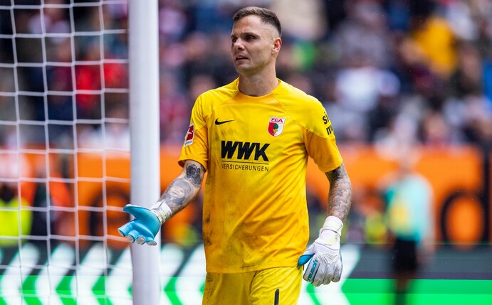 Augsburgs Rafal Gikiewicz wird wohl gegen die Eintracht wieder im Tor stehen. Verletzungsbedingt musste er seit Anfang Oktober aussetzen.