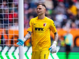 Augsburgs Rafal Gikiewicz wird wohl gegen die Eintracht wieder im Tor stehen. Verletzungsbedingt musste er seit Anfang Oktober aussetzen. Augsburgs Rafal Gikiewicz wird wohl gegen die Eintracht wieder im Tor stehen. Verletzungsbedingt musste er seit Anfang Oktober aussetzen.