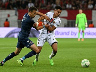 Kölns Dejan Ljubicic (li.) und Nizzas Sofiane Diop (r.) lieferten sich im letzten Spiel ein hitziges Duell (Foto: NICOLAS TUCAT/AFP via Getty Images) Kölns Dejan Ljubicic (li.) und Nizzas Sofiane Diop (r.) lieferten sich im letzten Spiel ein hitziges Duell (Foto: NICOLAS TUCAT/AFP via Getty Images)