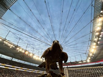 Frankfurt stattet Talent Julia mit Profivertrag aus