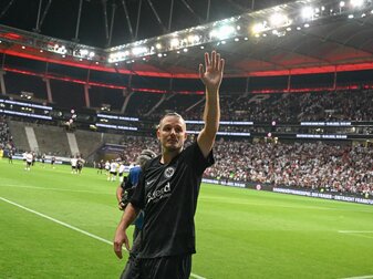 Alexander Meier bei seinem Abschiedsspiel im Stadion in Frankfurt. Jetzt arbeitet er an seiner eigenen Trainer-Karriere. Alexander Meier bei seinem Abschiedsspiel im Stadion in Frankfurt. Jetzt arbeitet er an seiner eigenen Trainer-Karriere.