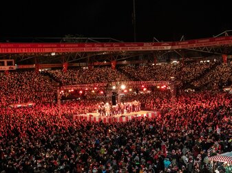 Der 1. FC Union Berlin lädt zum traditionellen Weinachtssingen. Der 1. FC Union Berlin lädt zum traditionellen Weinachtssingen.