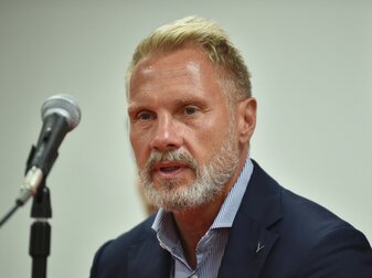 Al-Nasr trennt sich von Trainer Fink Al-Nasr trennt sich von Trainer Fink