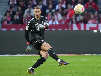Bayerns Torhüter Manuel Neuer in Aktion. Bayerns Torhüter Manuel Neuer in Aktion.