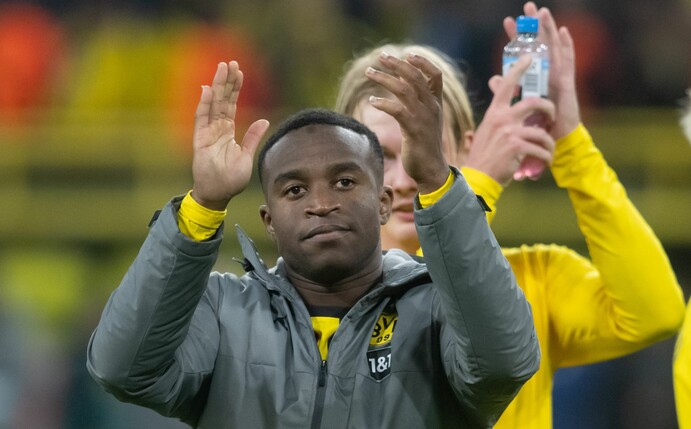 Hat allen Grund zum Applaudieren: Dortmunds Torschütze Youssoufa Moukoko.