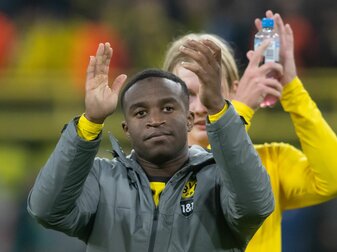 Hat allen Grund zum Applaudieren: Dortmunds Torschütze Youssoufa Moukoko. Hat allen Grund zum Applaudieren: Dortmunds Torschütze Youssoufa Moukoko.