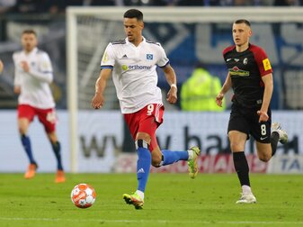 HSV siegt durch späte Tore gegen Regensburg HSV siegt durch späte Tore gegen Regensburg