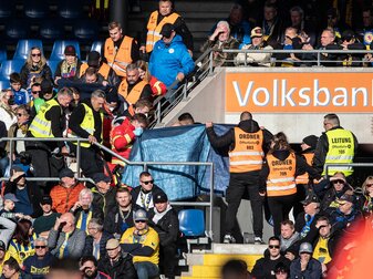 Beim Spiel Eintracht Braunschweig gegen SpVgg verstarb ein Zuschauer in der Nordkurve. Beim Spiel Eintracht Braunschweig gegen SpVgg verstarb ein Zuschauer in der Nordkurve.