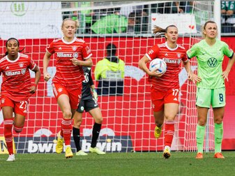 Die Fußball-Bundesliga der Frauen zieht die Fans an. Die Fußball-Bundesliga der Frauen zieht die Fans an.