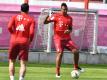 Das Comeback von Bayern-Abwehrchef Jérôme Boateng (r) steht kurz bevor. Foto: Peter Kneffel
