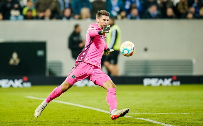 Soll angeblich auf einer Liste potenzieller Ersatzkeeper für Liverpools Stammtorhüter Alisson Becker stehen: Ron-Robert Zieler.