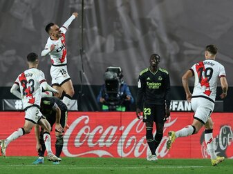 Erste Niederlage: Real verliert Platz eins an Barca Erste Niederlage: Real verliert Platz eins an Barca