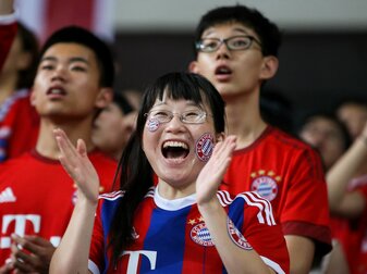 Der FC Bayern München hat auch viele chinesische Fans. Der FC Bayern München hat auch viele chinesische Fans.