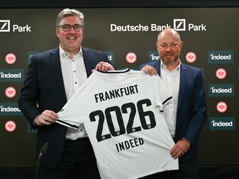 Eintracht-Vorstandssprecher Axel Hellmann (l) und Frank Hensgens, Indeed-Deutschland-Geschäftsführer. Eintracht-Vorstandssprecher Axel Hellmann (l) und Frank Hensgens, Indeed-Deutschland-Geschäftsführer.