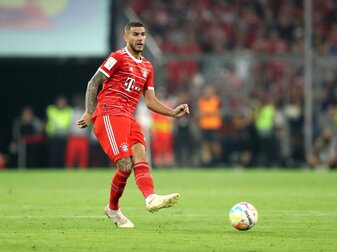 FC Bayern: Hernandez ersetzt Davies FC Bayern: Hernandez ersetzt Davies