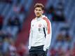 Bayerns Leon Goretzka steht im Stadion.