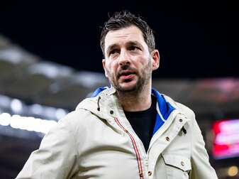Herthas Trainer Sandro Schwarz musste mit seiner Elf in Stuttgart eine späte Niederlage hinnehmen. Herthas Trainer Sandro Schwarz musste mit seiner Elf in Stuttgart eine späte Niederlage hinnehmen.