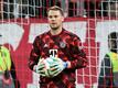 Bayerns Torwart Manuel Neuer wärmt sich vor einer Partie auf.