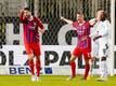 Tim Kleindienst (l) jubelt über sein Tor zum 2:0 für den FC Heidenheim gegen den SV Sandhausen.