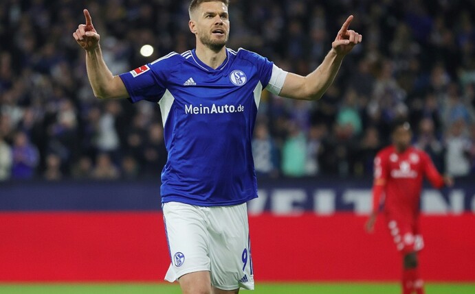 Terodde gibt Schalke neue Hoffnung