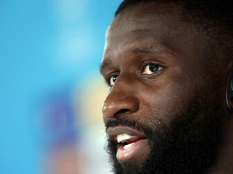 Rüdiger: Rassismus in Italien hat "sehr weh getan" Rüdiger: Rassismus in Italien hat "sehr weh getan"